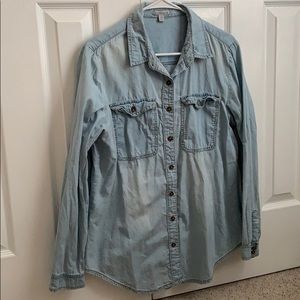 Women’s Jean Button Up Shirt. Size Large.